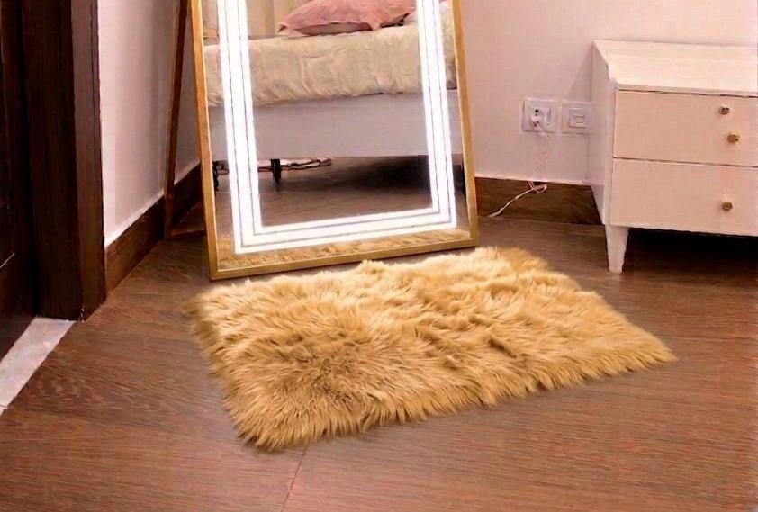 SELFI MIRROR MAT - Premium Faux Sheepskin Fur Rug – Soft Fluffy Floor Mat