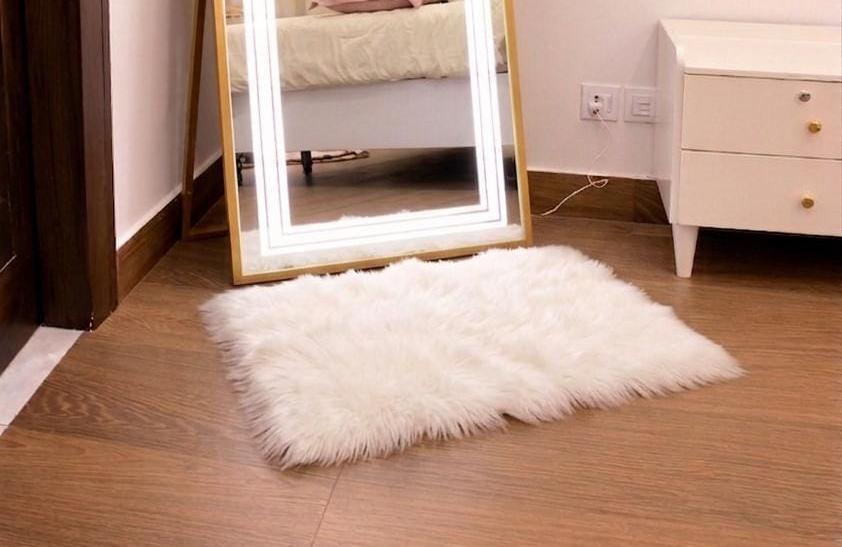 SELFI MIRROR MAT - Premium Faux Sheepskin Fur Rug – Soft Fluffy Floor Mat