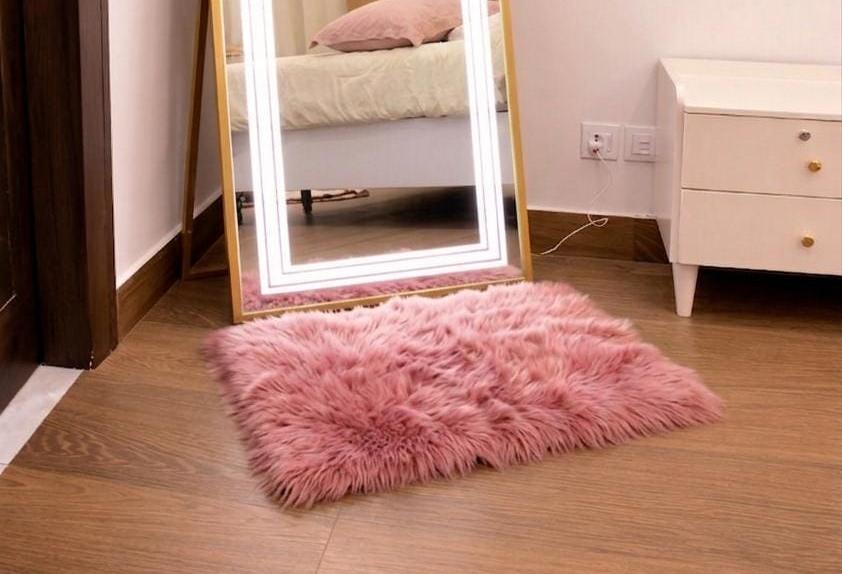 SELFI MIRROR MAT - Premium Faux Sheepskin Fur Rug – Soft Fluffy Floor Mat