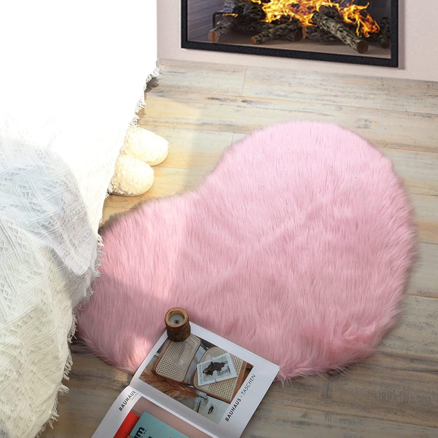 Fluffy Heart Faux Fur Rug – Soft Luxury Bedroom Mat (70 × 80 cm)