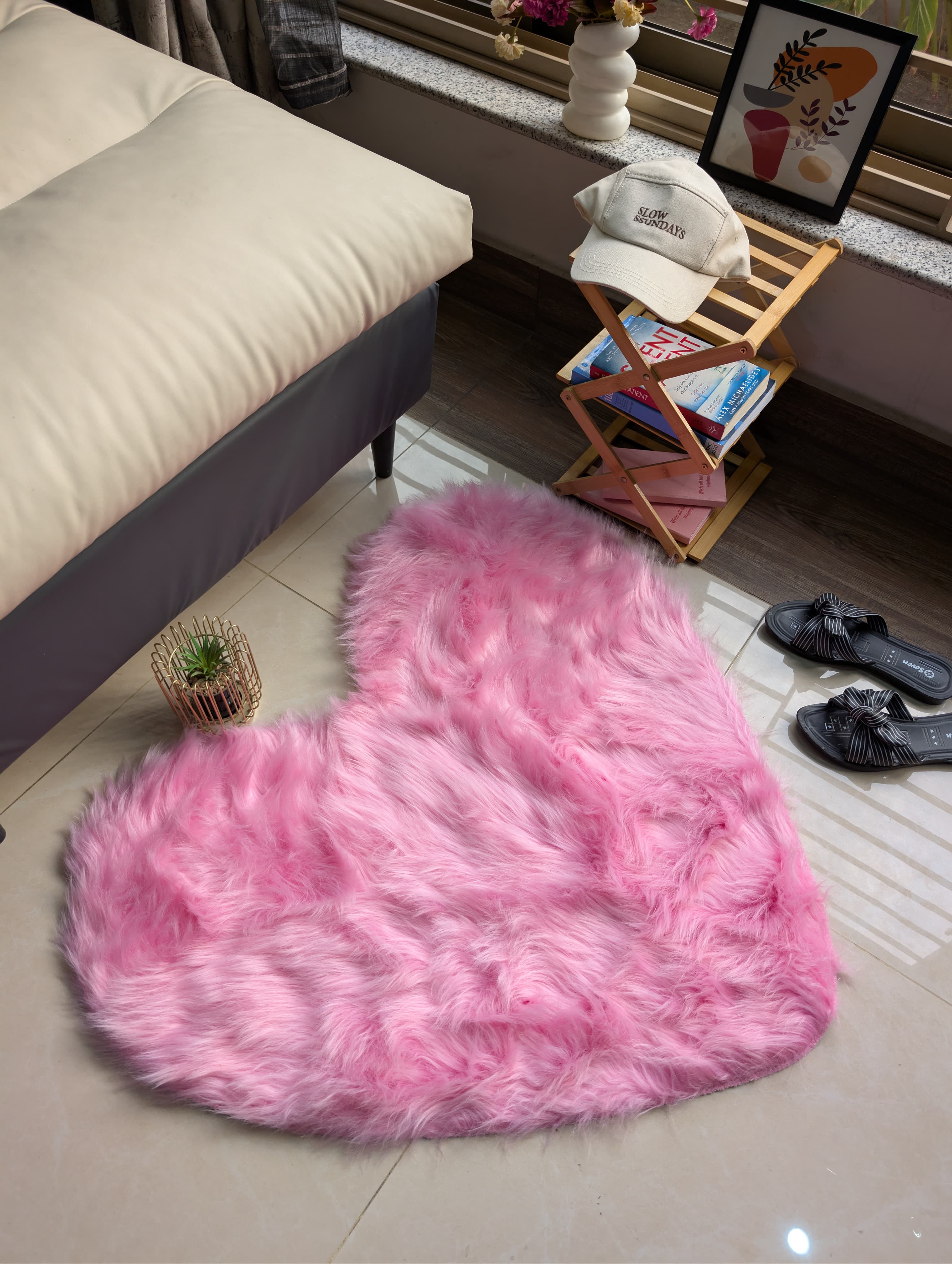 Fluffy Heart Faux Fur Rug – Soft Luxury Bedroom Mat (70 × 80 cm)