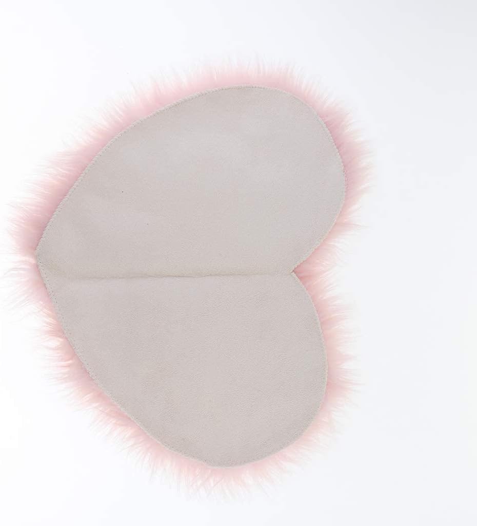 Fluffy Heart Faux Fur Rug – Soft Luxury Bedroom Mat (70 × 80 cm)