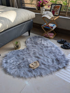 Fluffy Heart Faux Fur Rug – Soft Luxury Bedroom Mat (70 × 80 cm)