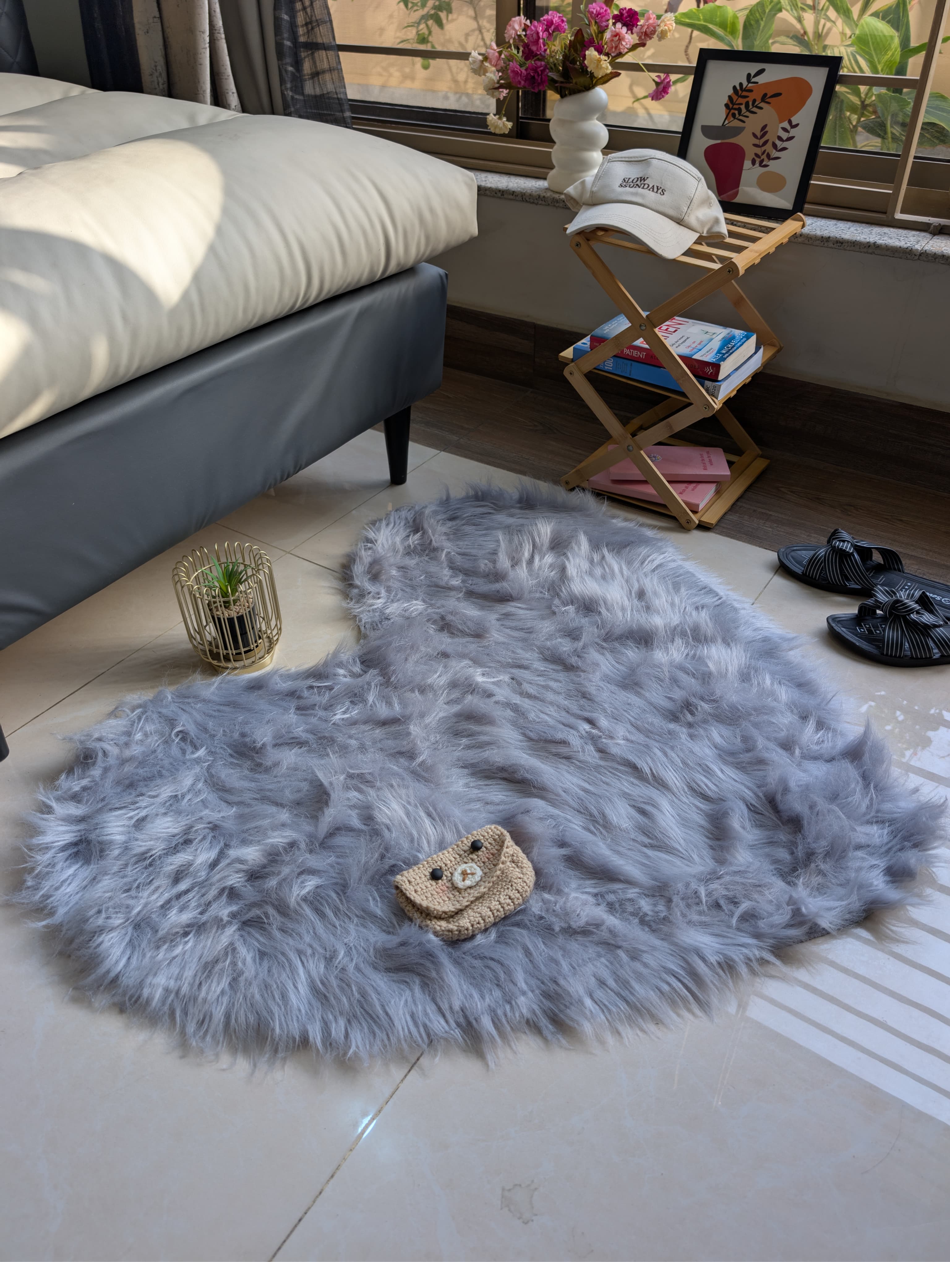 Fluffy Heart Faux Fur Rug – Soft Luxury Bedroom Mat (70 × 80 cm)